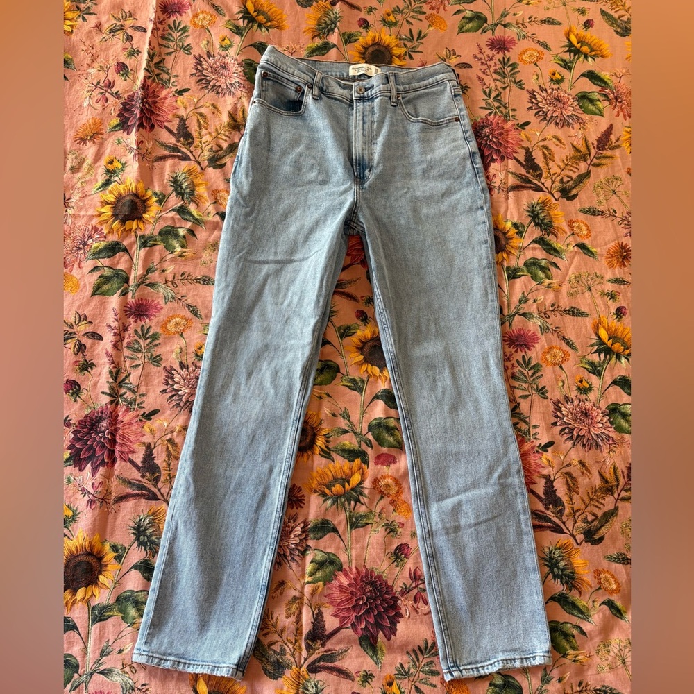 Abercrombie 90s Slim Straight Ultra High Rise